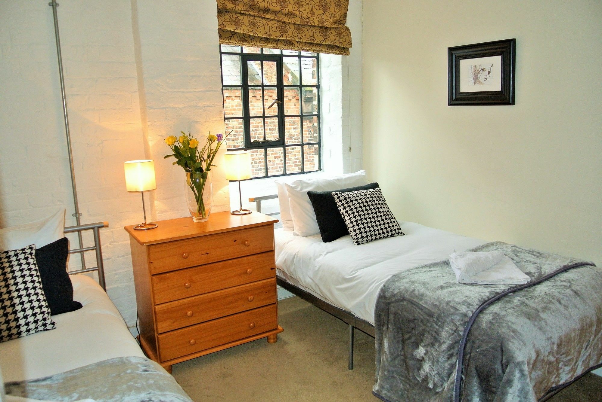 Oyo Approved Serviced Apartments Steam Mill Chester Exteriör bild
